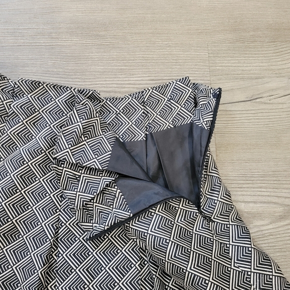 Banana Republic Factory Silk Gray Patterned Women's Skirt Size 4 - Picture 7 of 9